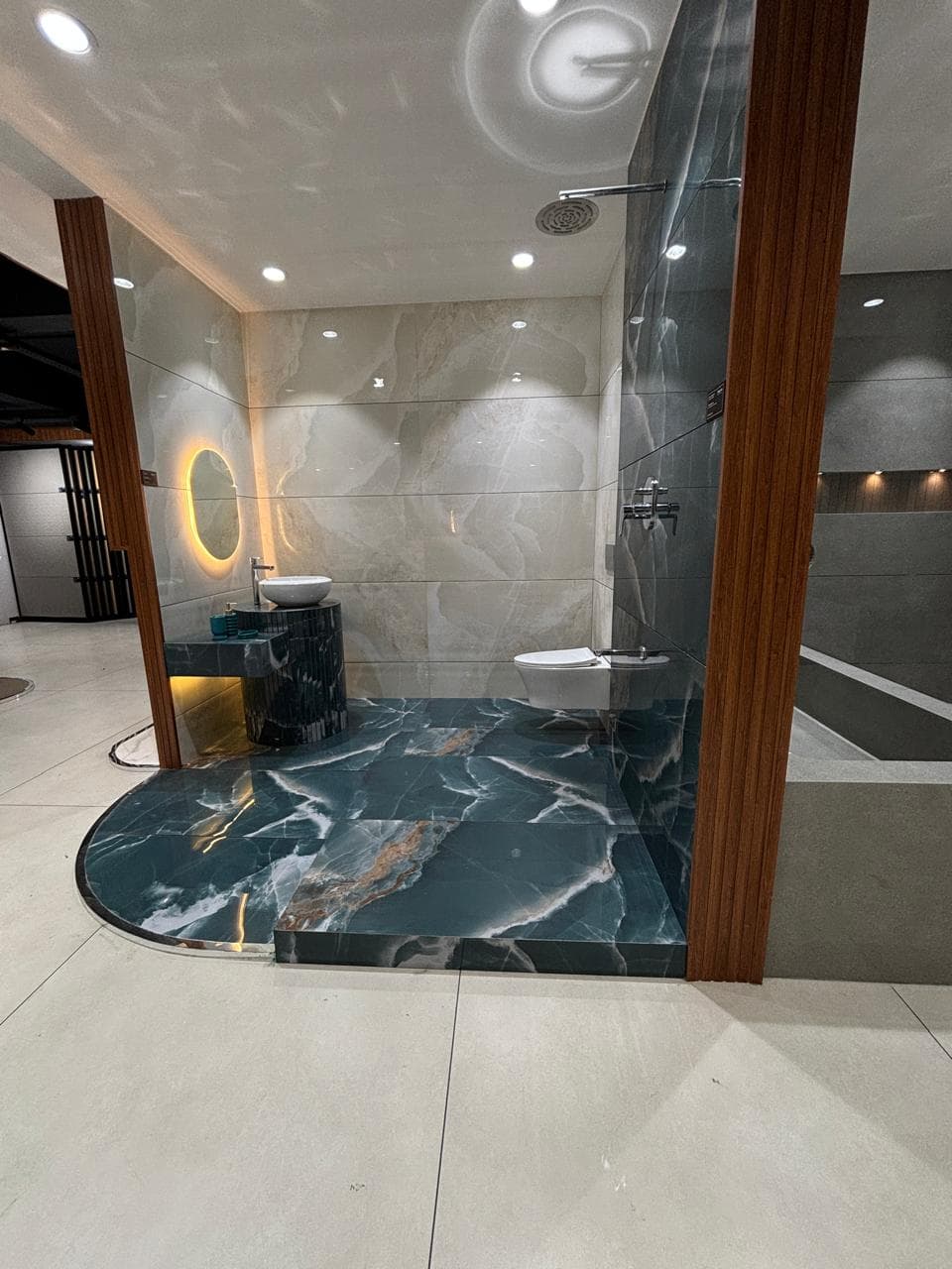 Brand Experience Stores for Consumer Electronics Leaders - image 1